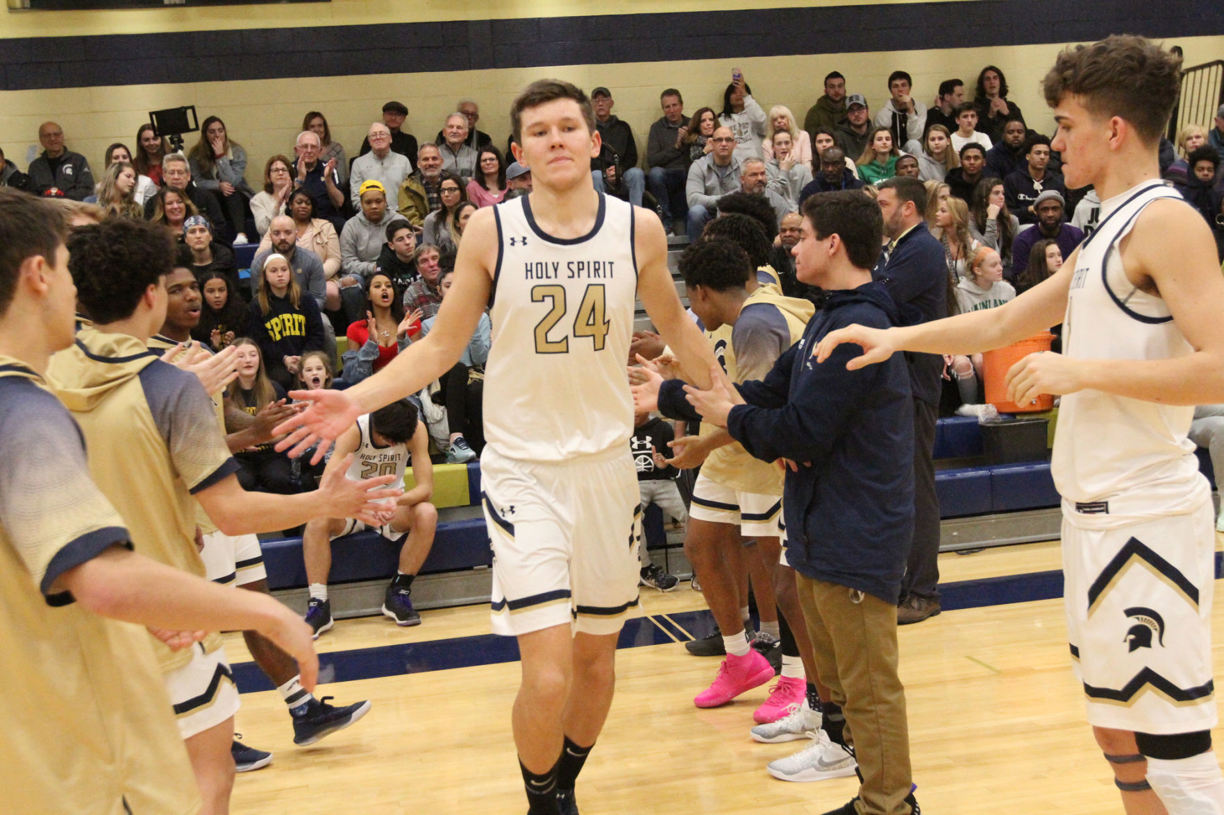 Holy Spirit Mainalnd boys basketball